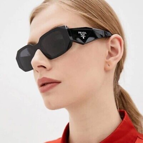Prada SPR 17W Sunglasses Black - Picture 1 of 11